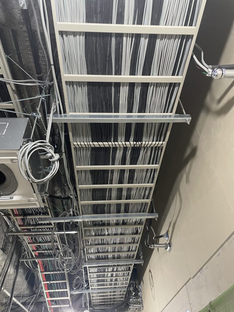 ケーブルラック