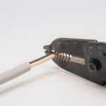 VVFケーブルの皮むき