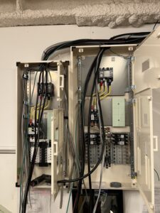 盤結線をキレイに行っている分電盤